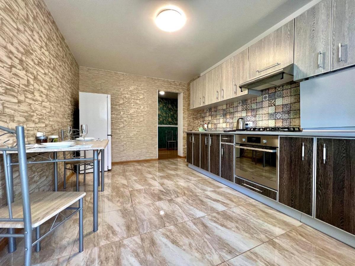 Apartpoltava Простора Однокімнатна Квартира В Новобудові, Корпусний Парк Kültér fotó